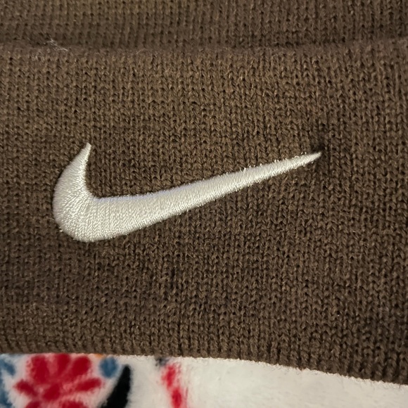 Winter hat - Picture 5 of 5